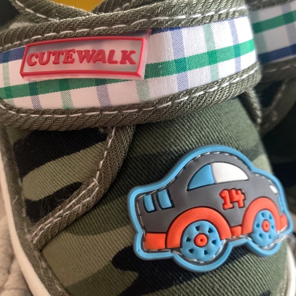 Camo car Baby Walker shoes size 4.5 - Picture 2 of 9